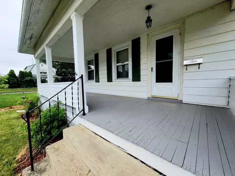 Exterior - 2106 Beatrice St, Springfield, OH 45503 photo 3 of 8