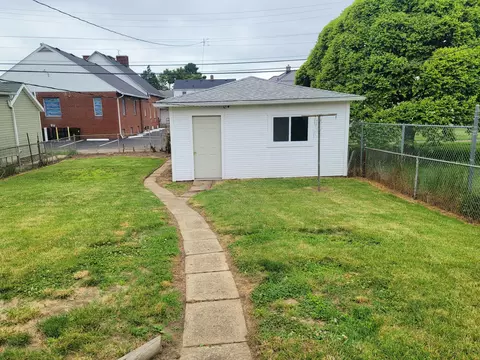 Exterior - 2106 Beatrice St, Springfield, OH 45503 photo 6 of 8