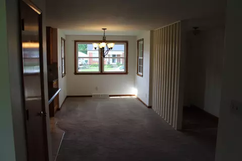 Living - 1342 Ronald Rd, Springfield, OH 45503 photo 2 of 3