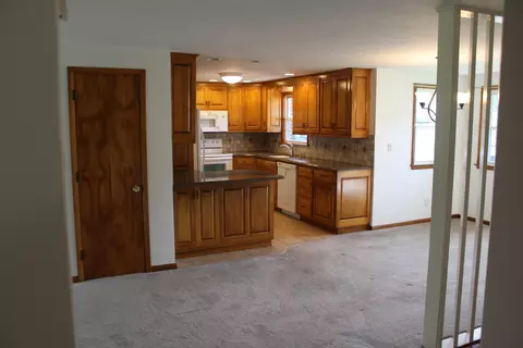 Living - 1342 Ronald Rd, Springfield, OH 45503 photo 3 of 3
