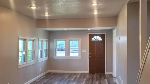 Living - 810 W Logan St, Celina, OH 45822 photo 1 of 2
