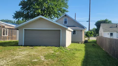 Exterior - 810 W Logan St, Celina, OH 45822 photo 3 of 4