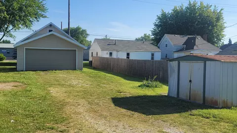Exterior - 810 W Logan St, Celina, OH 45822 photo 4 of 4