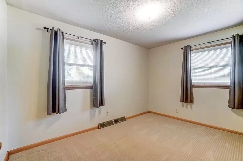 Bedroom - 403 Hoopengarner St, Wapakoneta, OH 45895 photo 3 of 6