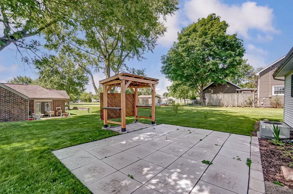 Exterior - 403 Hoopengarner St, Wapakoneta, OH 45895 photo 8 of 9