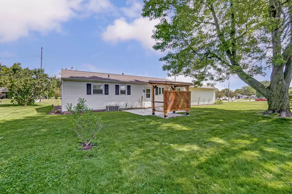 Exterior - 403 Hoopengarner St, Wapakoneta, OH 45895 photo 6 of 9