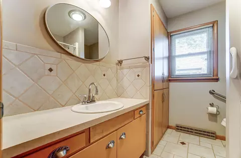 Bath - 403 Hoopengarner St, Wapakoneta, OH 45895 photo 1 of 4