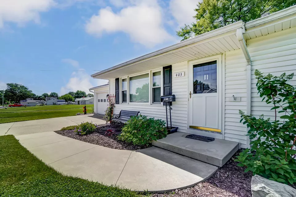 Exterior - 403 Hoopengarner St, Wapakoneta, OH 45895 photo 4 of 9