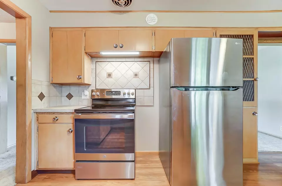 Kitchen - 403 Hoopengarner St, Wapakoneta, OH 45895 photo 5 of 6