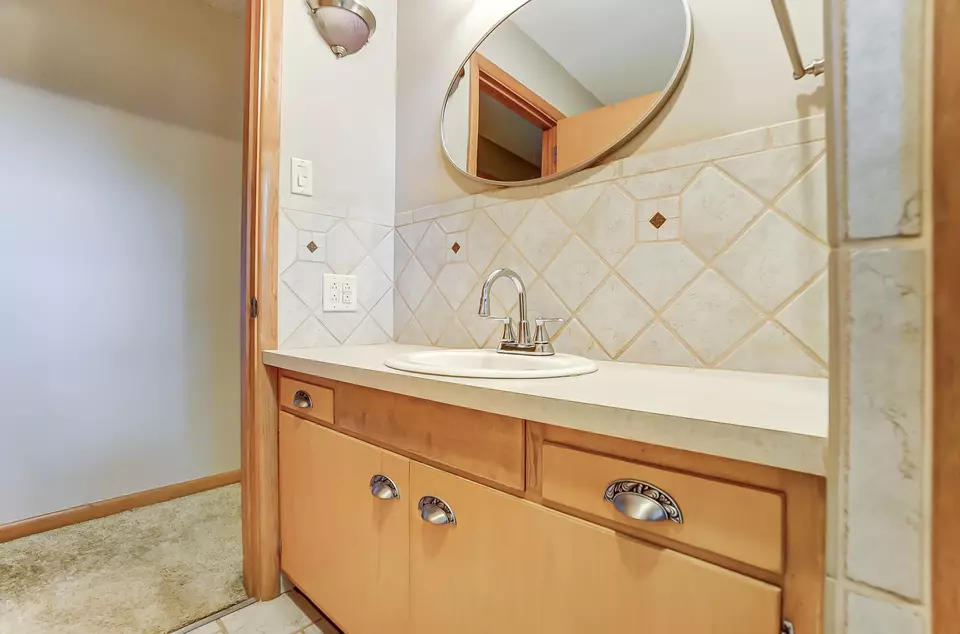 Bath - 403 Hoopengarner St, Wapakoneta, OH 45895 photo 4 of 4