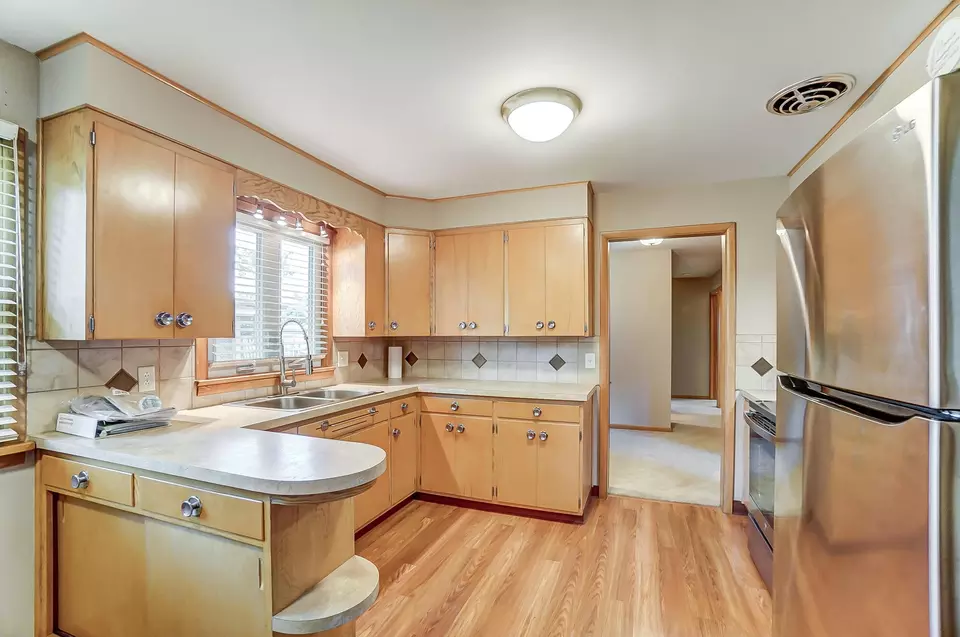 Kitchen - 403 Hoopengarner St, Wapakoneta, OH 45895 photo 3 of 6