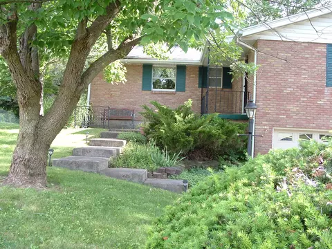 Exterior - 1641 Yorkshire Ct, Springfield, OH 45503 photo 3 of 17