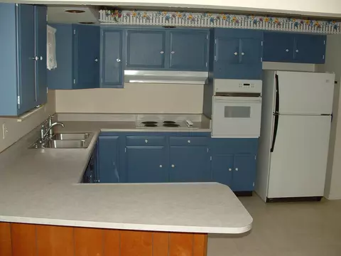 Kitchen - 1641 Yorkshire Ct, Springfield, OH 45503 photo 4 of 5