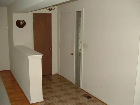 Entry Way - 1641 Yorkshire Ct, Springfield, OH 45503 photo 2 of 4