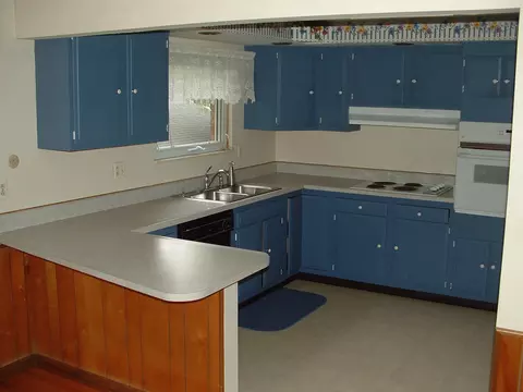 Kitchen - 1641 Yorkshire Ct, Springfield, OH 45503 photo 3 of 5