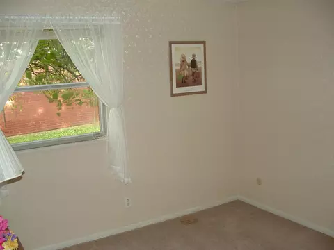 Bedroom - 1641 Yorkshire Ct, Springfield, OH 45503 photo 7 of 8