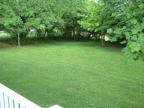 Exterior - 1641 Yorkshire Ct, Springfield, OH 45503 photo 13 of 17
