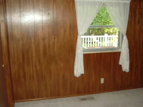 Bedroom - 1641 Yorkshire Ct, Springfield, OH 45503 photo 5 of 8