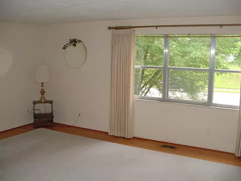 Living - 1641 Yorkshire Ct, Springfield, OH 45503 photo 3 of 5