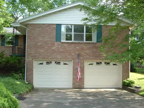 Exterior - 1641 Yorkshire Ct, Springfield, OH 45503 photo 4 of 17