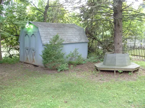 Exterior - 1641 Yorkshire Ct, Springfield, OH 45503 photo 8 of 17