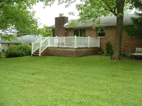 Exterior - 1641 Yorkshire Ct, Springfield, OH 45503 photo 16 of 17