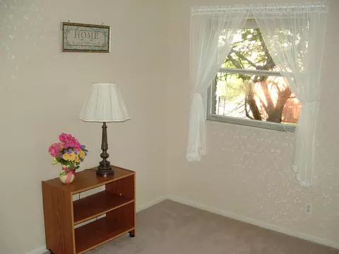Bedroom - 1641 Yorkshire Ct, Springfield, OH 45503 photo 6 of 8