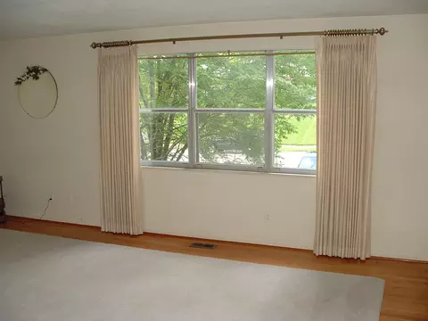 Living - 1641 Yorkshire Ct, Springfield, OH 45503 photo 4 of 5