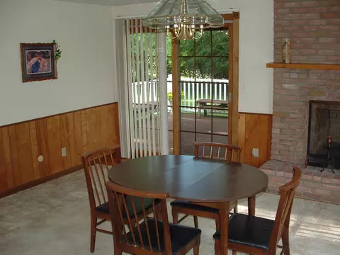 Dining - 1641 Yorkshire Ct, Springfield, OH 45503 photo 4 of 4