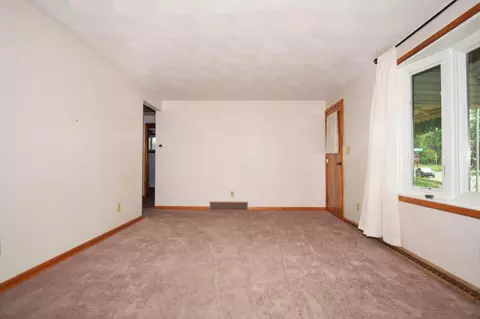 Living - 1924 Sierra Ave, Springfield, OH 45503 photo 1 of 3