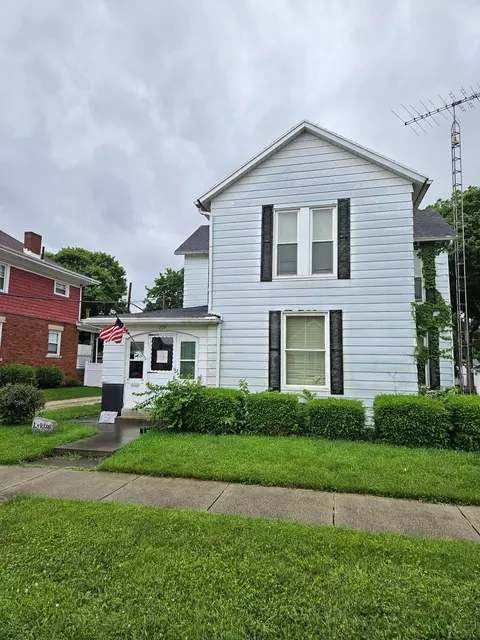 607 W Pearl St, Wapakoneta, OH 45895