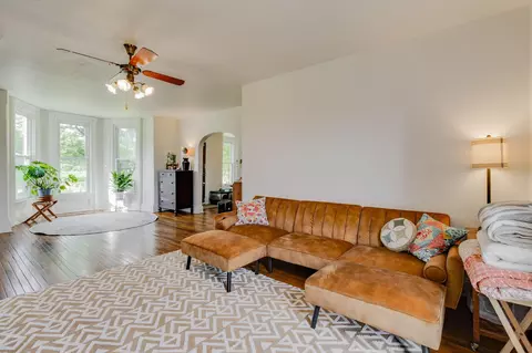 Living - 1508 Eagle City Rd, Springfield, OH 45504 photo 2 of 3