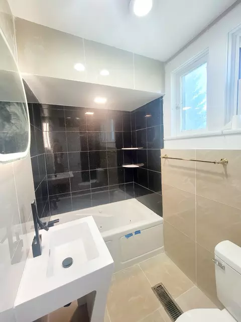 Bath - 1635 S Center Blvd, Springfield, OH 45506 photo 1 of 1