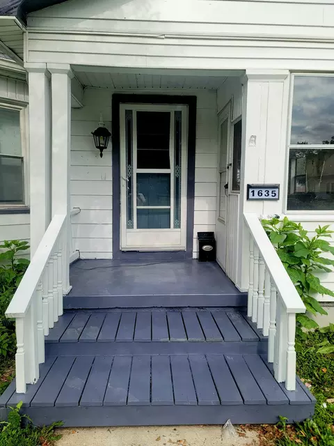 Exterior - 1635 S Center Blvd, Springfield, OH 45506 photo 2 of 3