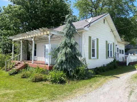 202 W Lynn St, Botkins, OH 45306