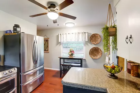 Kitchen - 609 S Broadmoor Blvd, Springfield, OH 45504 photo 4 of 5