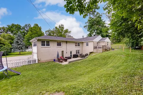 Exterior - 609 S Broadmoor Blvd, Springfield, OH 45504 photo 6 of 7