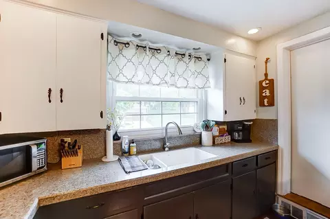 Kitchen - 609 S Broadmoor Blvd, Springfield, OH 45504 photo 5 of 5