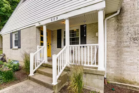Exterior - 609 S Broadmoor Blvd, Springfield, OH 45504 photo 3 of 7