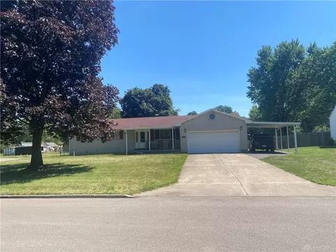 3500 Paris Dr, Moraine, OH 45439