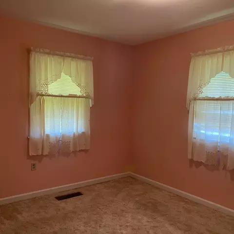 Bedroom - 2049 N Hadley Rd, Springfield, OH 45505 photo 2 of 4
