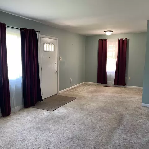 Living - 2049 N Hadley Rd, Springfield, OH 45505 photo 3 of 3