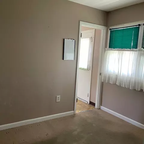 Bedroom - 2049 N Hadley Rd, Springfield, OH 45505 photo 3 of 4