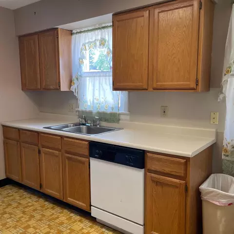 Kitchen - 2049 N Hadley Rd, Springfield, OH 45505 photo 3 of 4