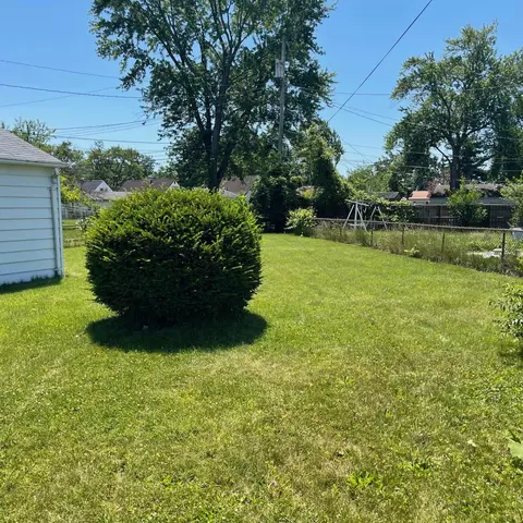 Exterior - 2049 N Hadley Rd, Springfield, OH 45505 photo 4 of 6