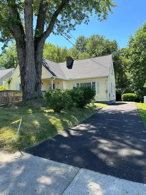 331 N Burnett Rd, Springfield, OH 45503 photo 2