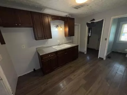 Entry Way - 315 Bellevue Ave, Springfield, OH 45503 photo 2 of 3