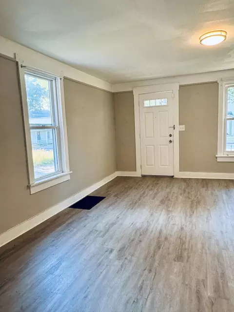 523 W Clark St, Springfield, OH 45506 photo 8