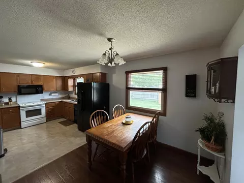 Dining - 806 E Vine St, Coldwater, OH 45828 photo 1 of 1