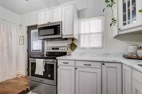 Kitchen - 2055 Kenton St, Springfield, OH 45505 photo 4 of 7